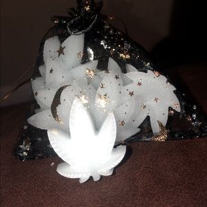 Pot leaf wax melts packs of 8